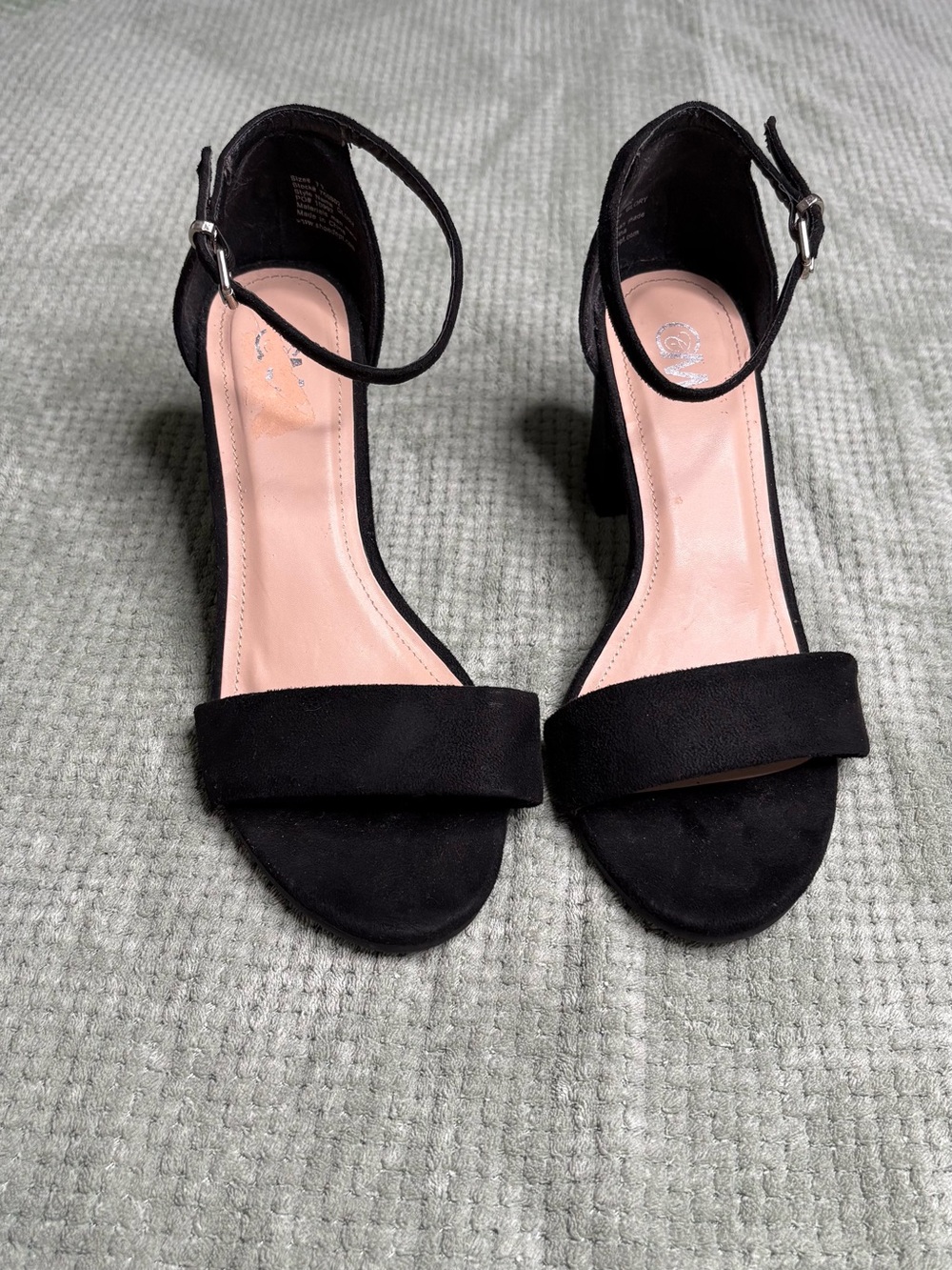 Chelsea Moreland Black Suede Ankle-Strap Block Heels for Women 7W